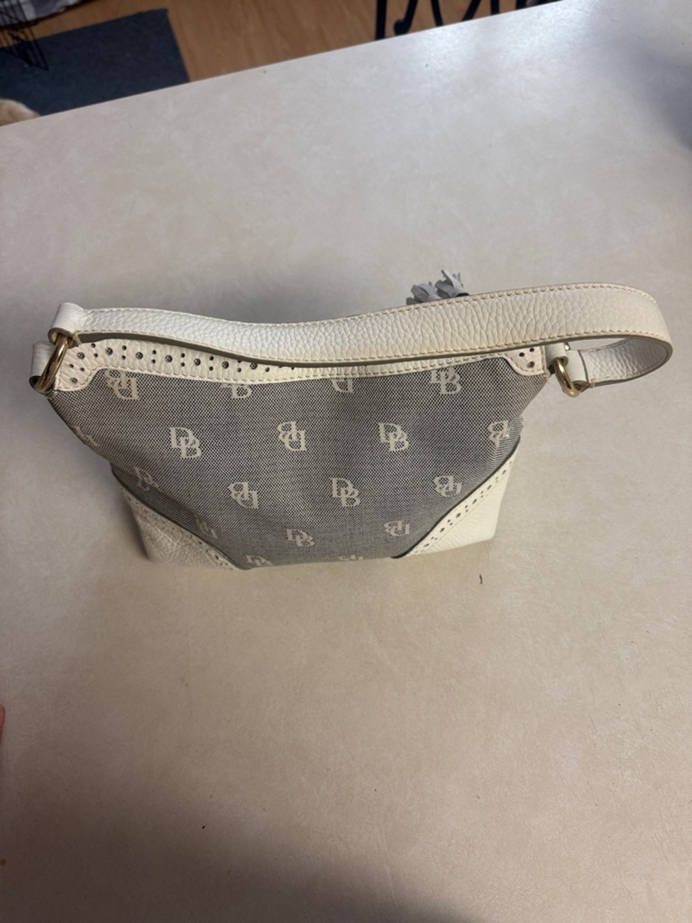 Dooney & Bourke Cream and Gray Pebble-Trim Shoulder Bag VINTAGE☦️👸🏼 - Picture 6 of 10